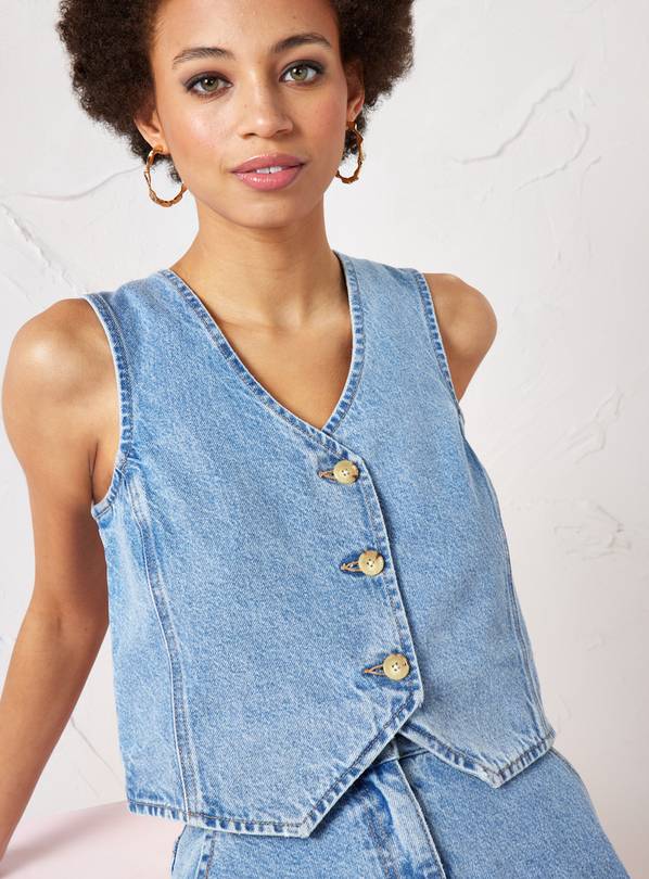 EVERBELLE Light Wash Denim Waistcoat 22